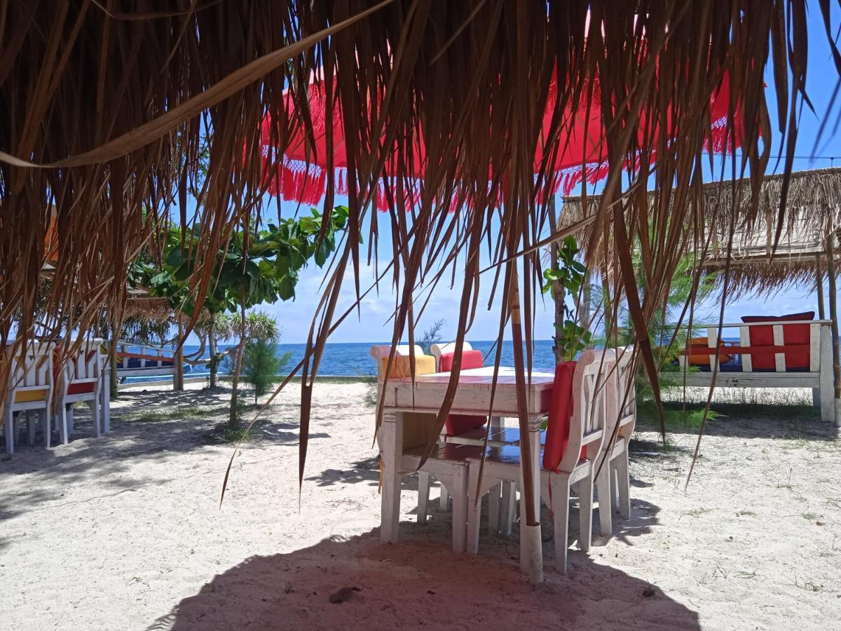 Bintang Tiga Bungalows กิลิไอร์ ภายนอก รูปภาพ
