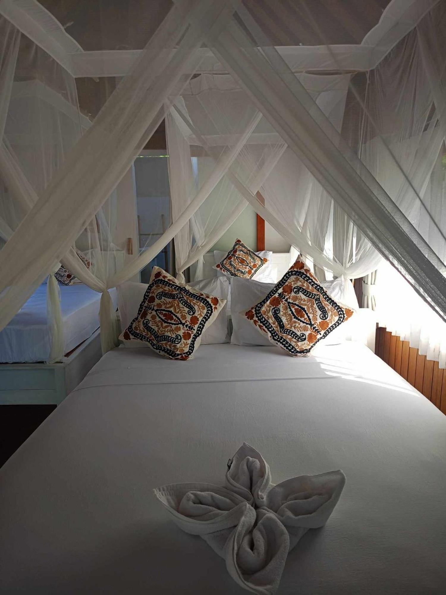 Bintang Tiga Bungalows กิลิไอร์ ภายนอก รูปภาพ