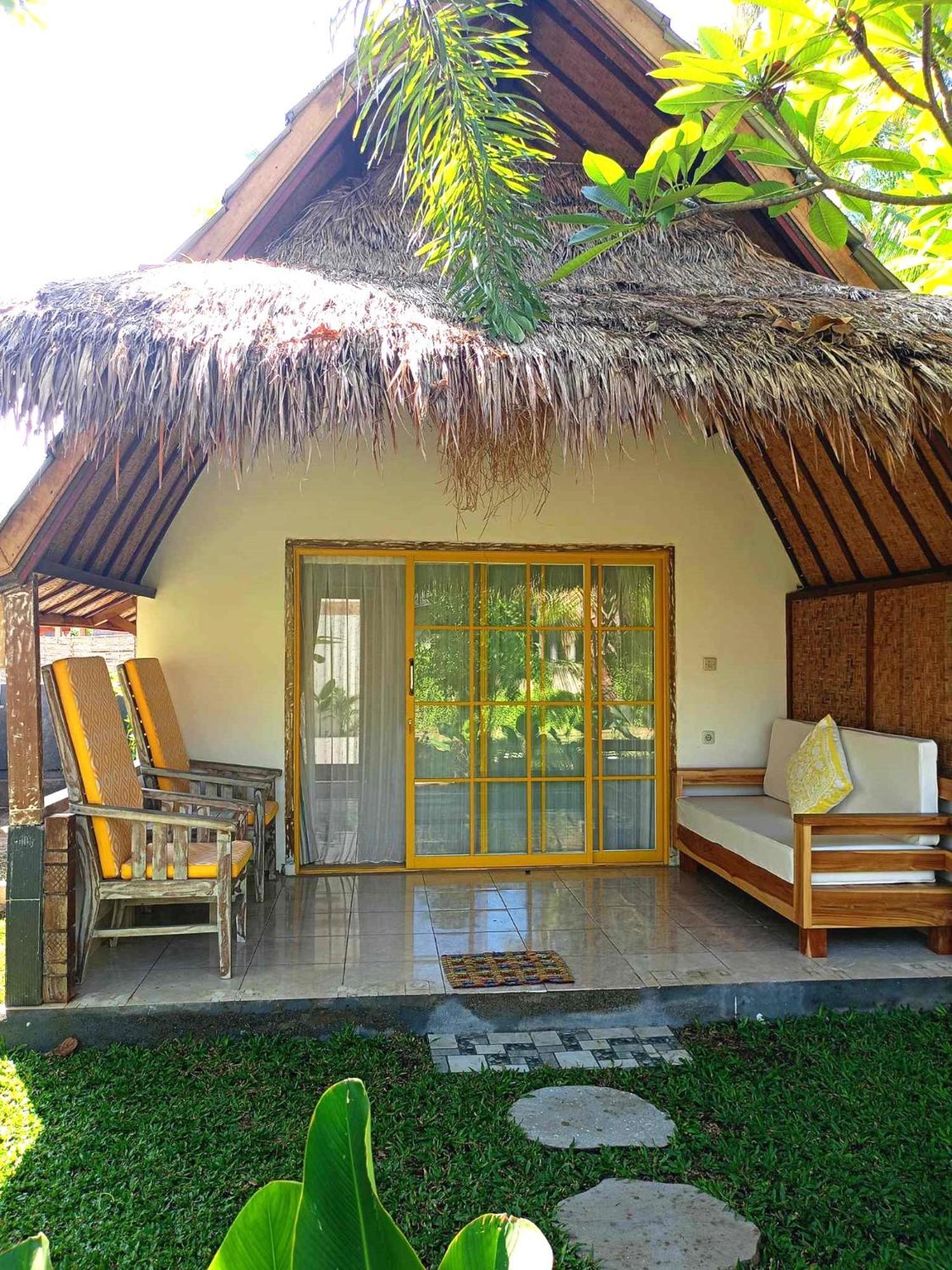 Bintang Tiga Bungalows กิลิไอร์ ภายนอก รูปภาพ